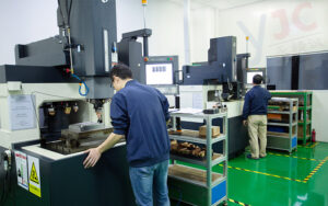 factory-Makino-sparking-EDM